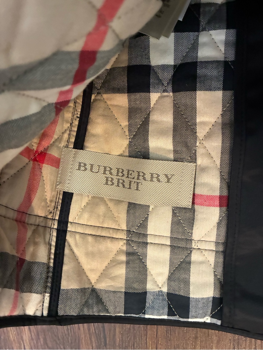 Burberry Black Quilted Women's Puffer Jacket - Picture 4 of 8